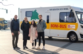 Don Bosco Manege-Einrichtungsleiter P. Simon Härting sowie die Sozialarbeiterinnen Jessica und Michelle gaben Luke Kelly einen Einblick in ihre Arbeit mit jungen Menschen.