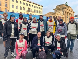 Mitarbeitende aus allen drei Standorten der Manege gGmbH beim Berliner Firmenlauf 