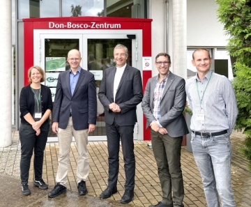 von links: Anja Stiehler, Michael Brand MdB, Bischof Michael Gerber, P. Simon Härting, Erik Mohring