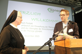 Schwester Margareta Kühn übergibt die Einrichtungsleitung an Pater Simon Härting